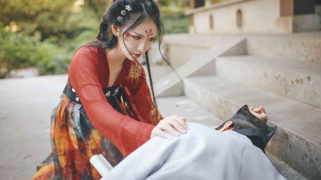 小说：穷书生天生招鬼，每逢月圆之夜就要下到井中，在睡梦中渡过