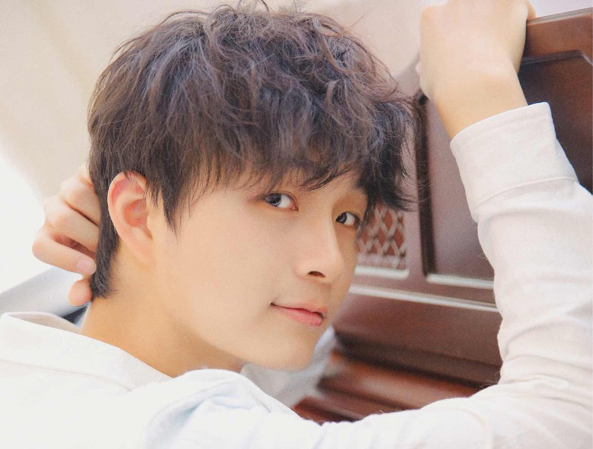 小说：少女穿到星际，落难遭到水星*市黑**拍卖，熟料买主竟是老熟人