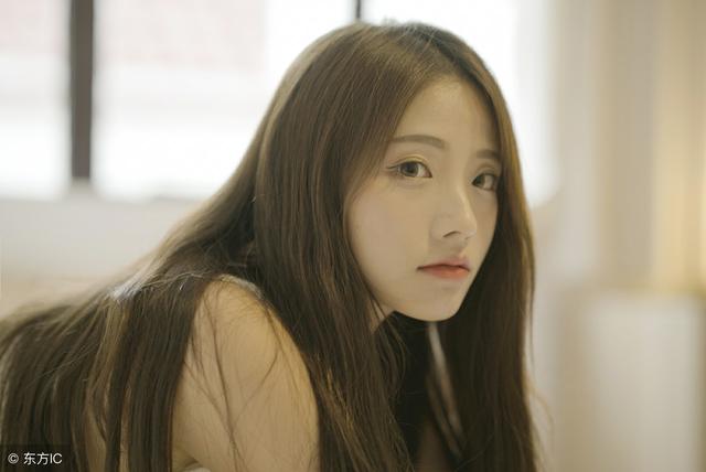 小说：金发碧眼大美妞的诱惑，穷小子邪魅一笑：抱歉，今晚只杀人