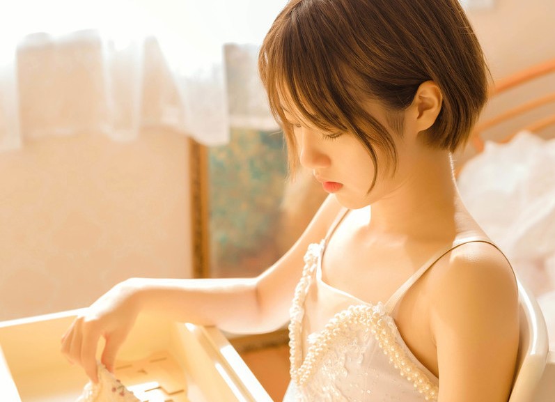 小说穷女婿不再隐瞒身份,小说穷小子带女友买吊坠