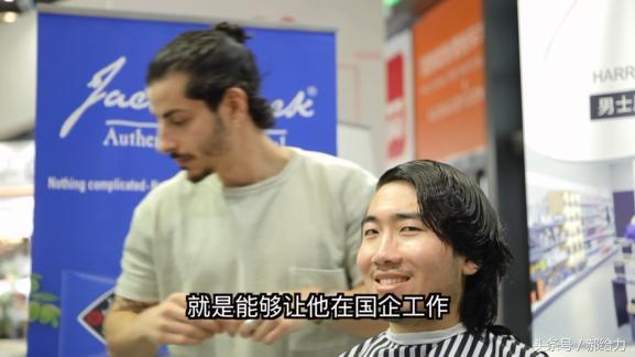 中国学生经历了外国穿搭改造之后，变化不可思议！【给力改造】