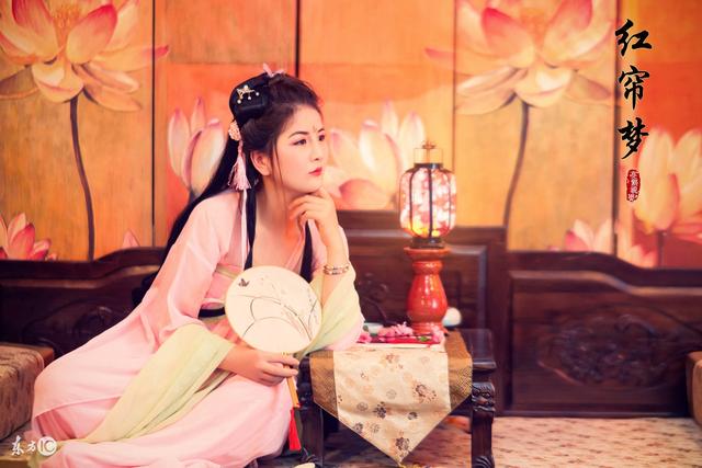 女穿越古代卖麻辣烫的小说,女主在古代买美食