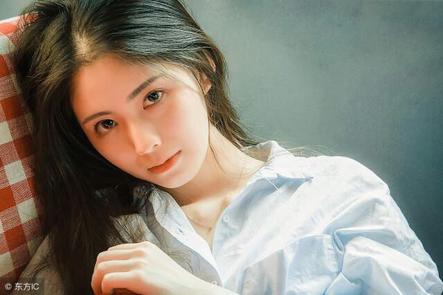 小说：恶霸垂涎她美色，搅黄她的工作，却又假惺惺的说给她找工作