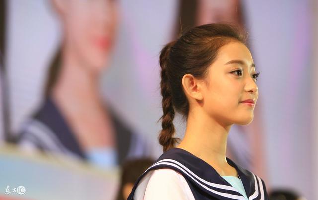 小说：别人看到凶恶妖兽避之不及，可这小伙得知后，反倒迎了上去