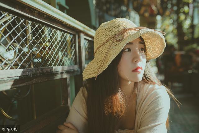 小说总裁送她玉佩当定情信物,总裁送一块手表被心机女抢走