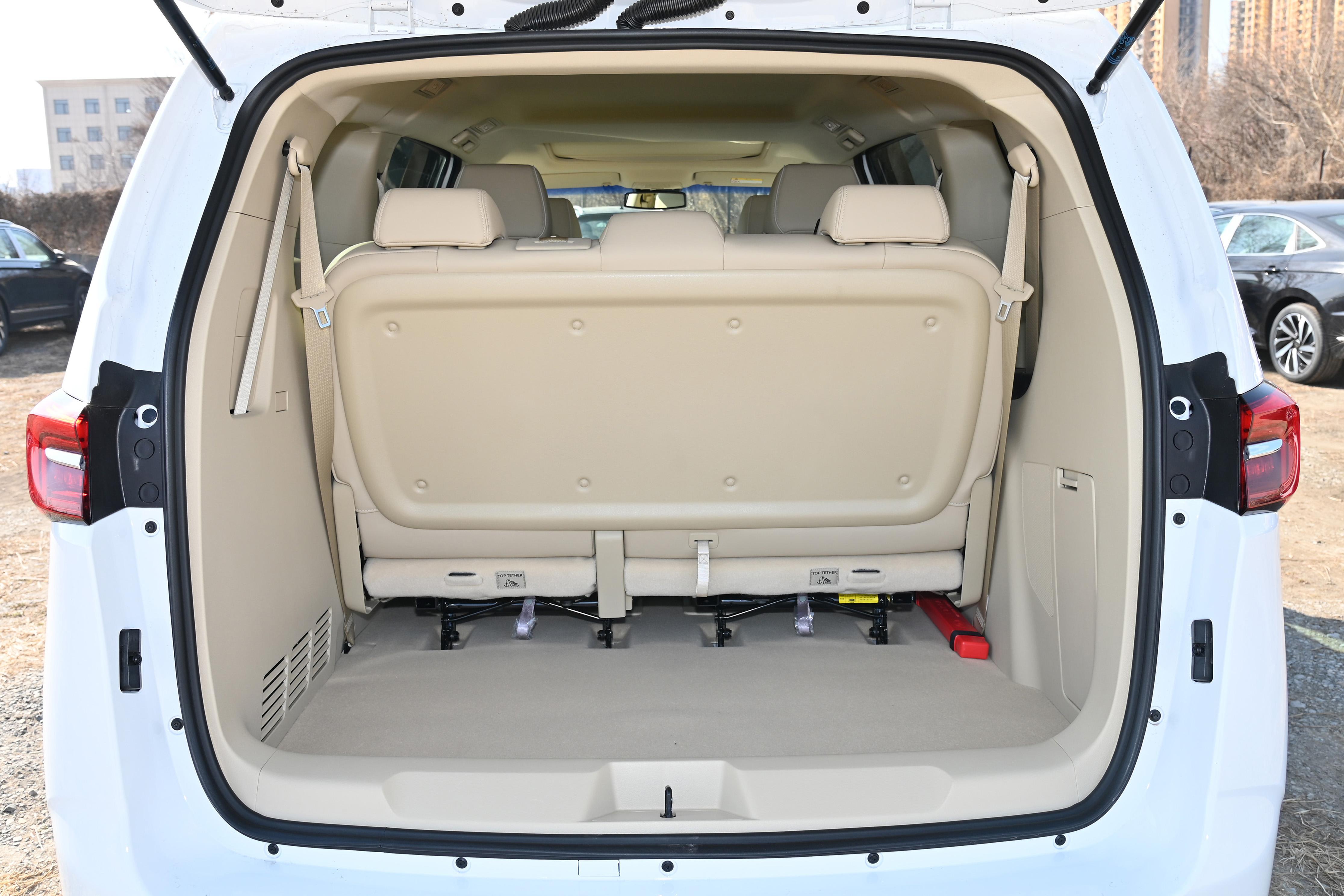 腾势d9对比别克gl8乘坐感受 (腾势d9和别克gl8怎么选)