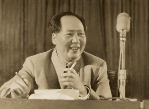 毛*东泽**时隔32年重回韶山，看到父母坟墓破烂不堪：不要修，就这样