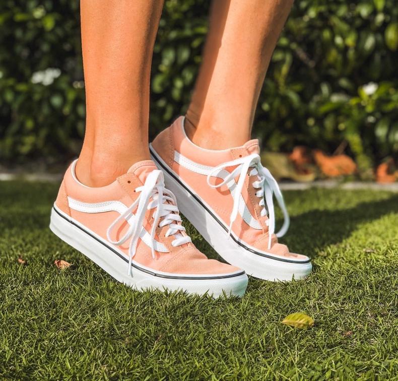 vans卖面包鞋,vans买大一点好吗