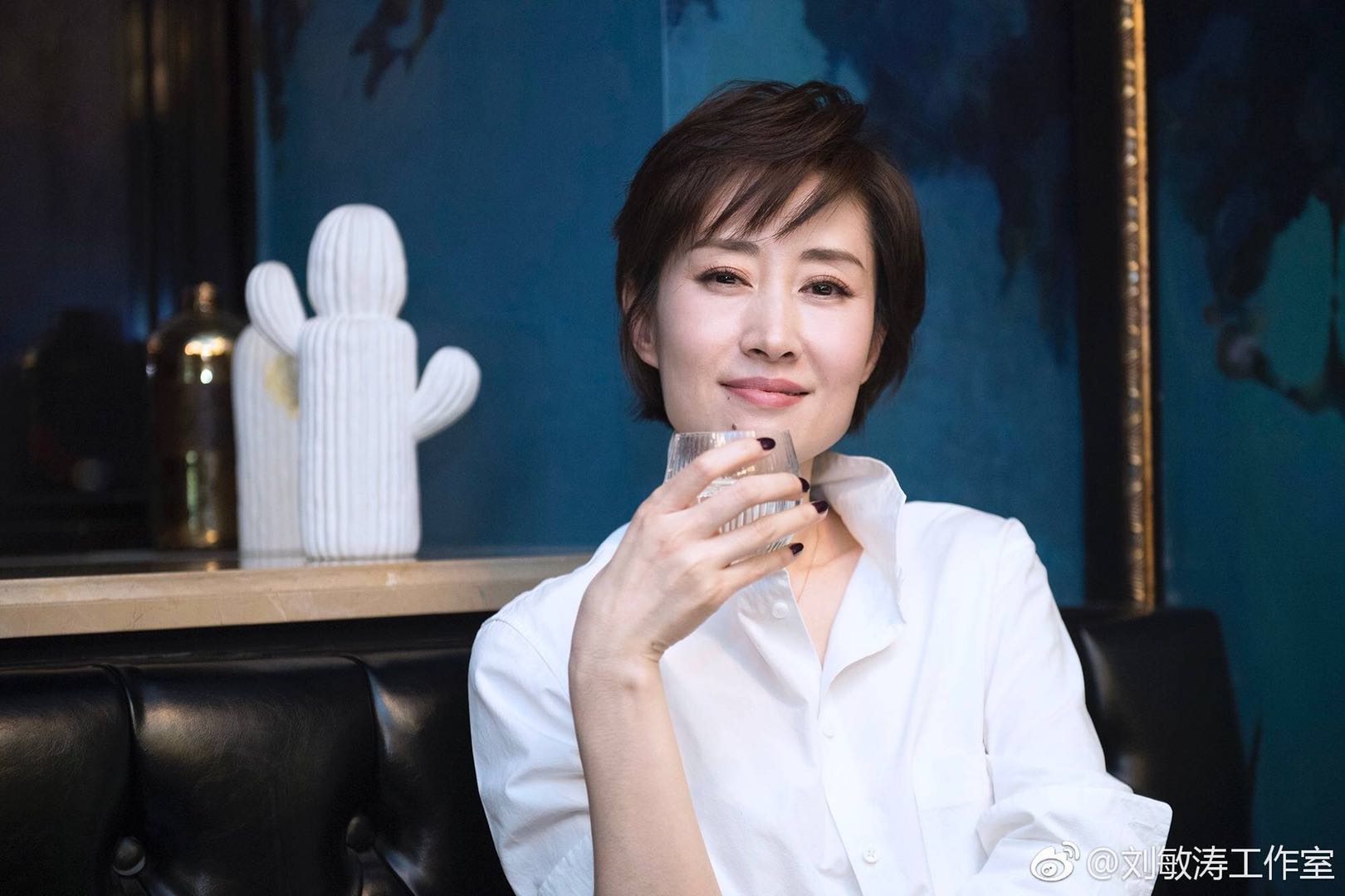 事业高峰结婚息影，37岁离异，40岁翻红演艺圈：找回自我有多爽！