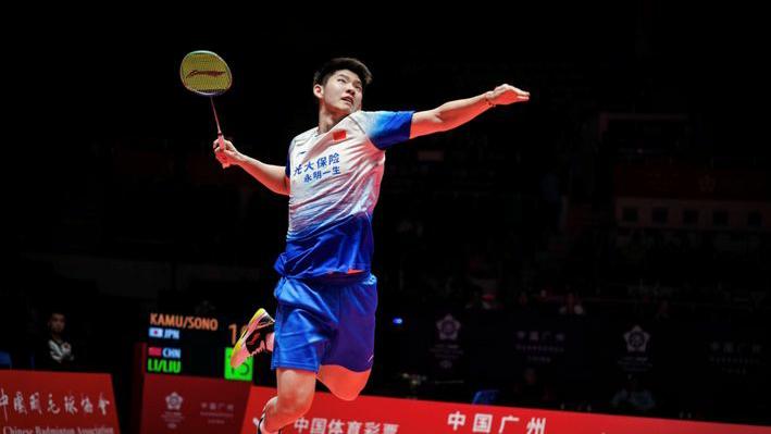 怎么选择合适的羽毛球鞋,怎么判断自己合适什么羽毛球球鞋