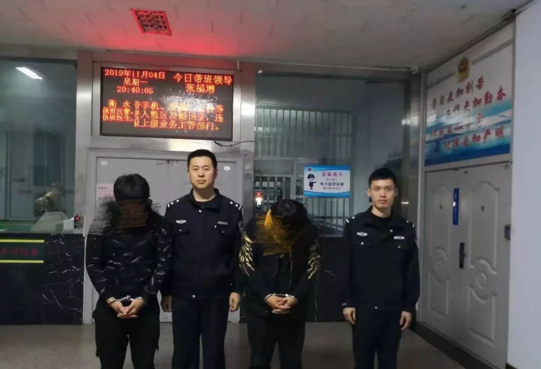 两小伙从监狱出来,两小伙进监狱视频