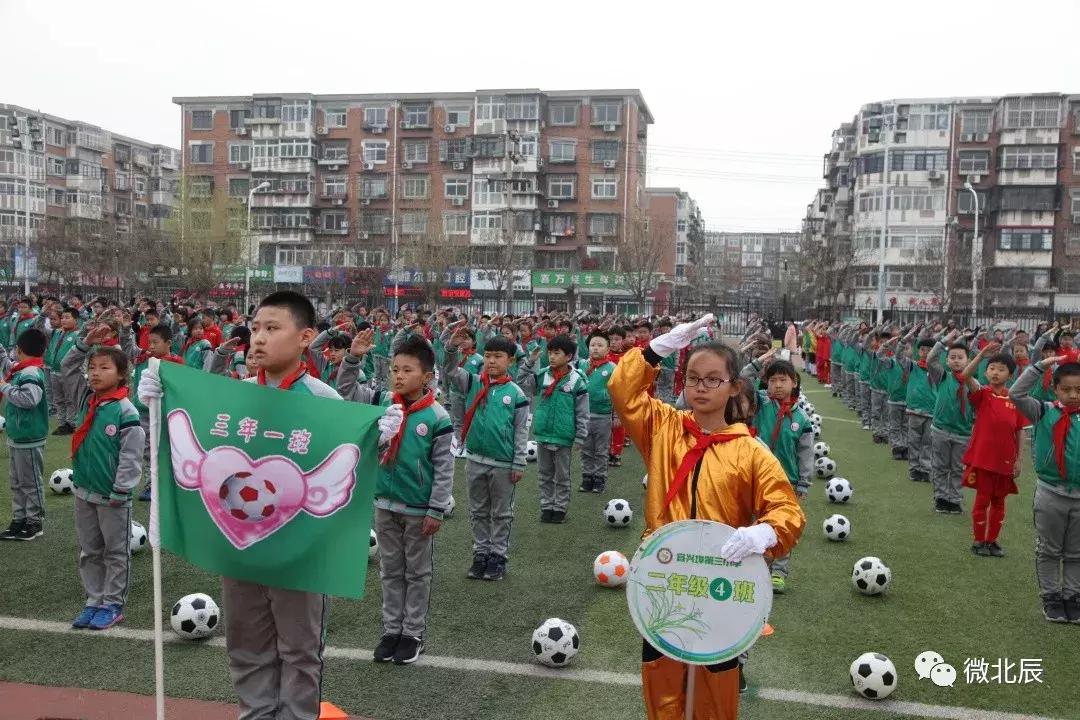 校园青少年足球联赛简报,青少年校园足球联赛拉开帷幕