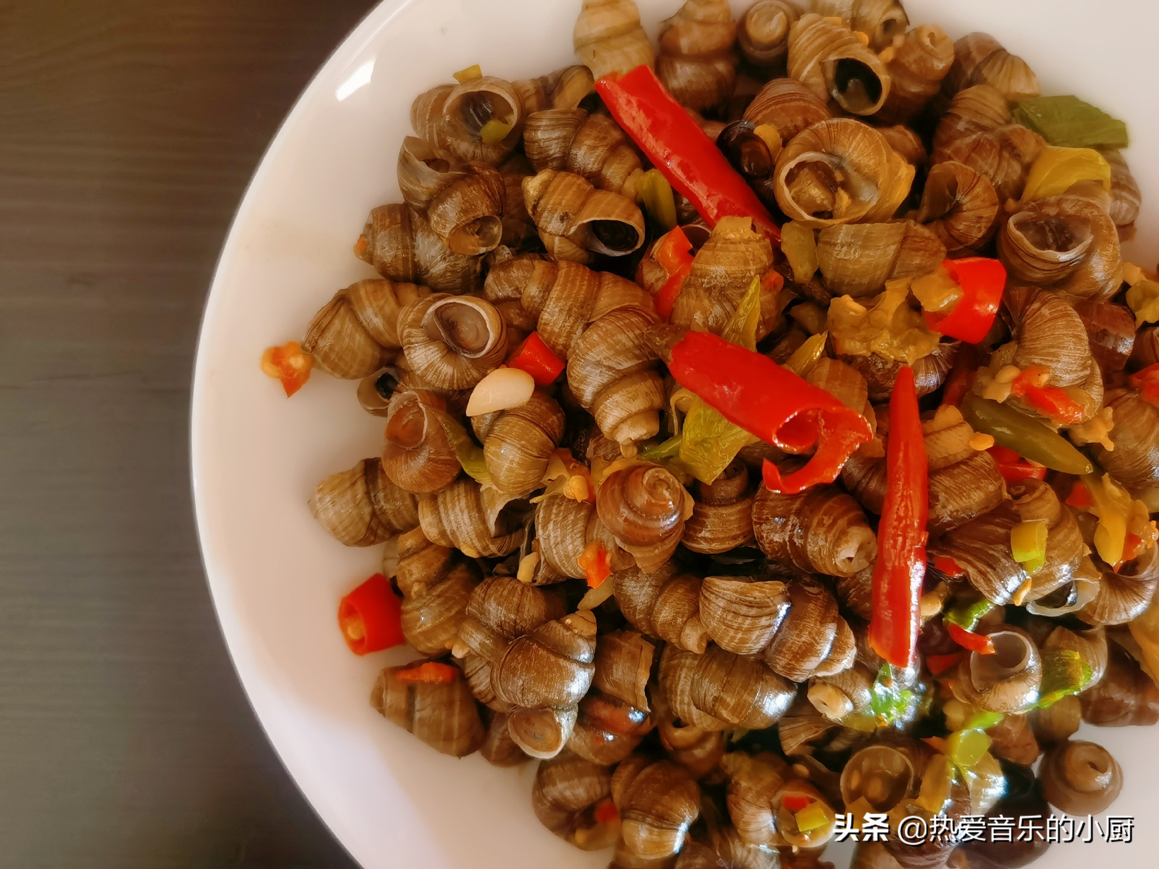 油焖田螺最正宗的做法,在家炒一份美味的田螺真的很简单