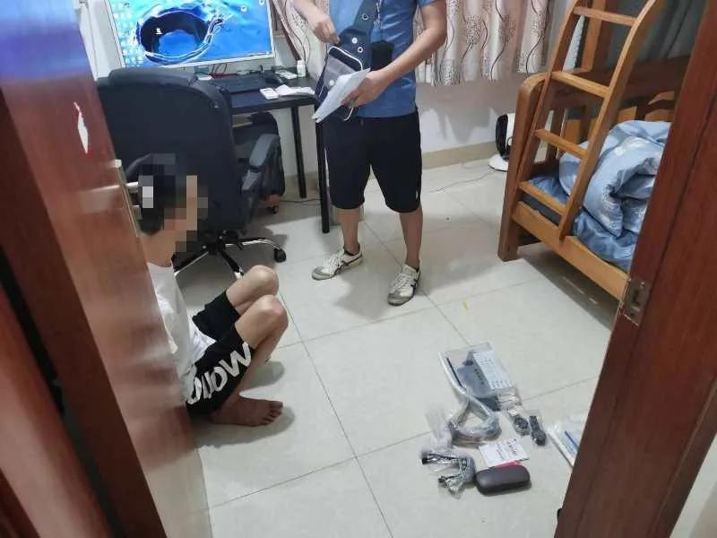 包装是正品但是里边是假货,包装盒有防伪码东西是假货