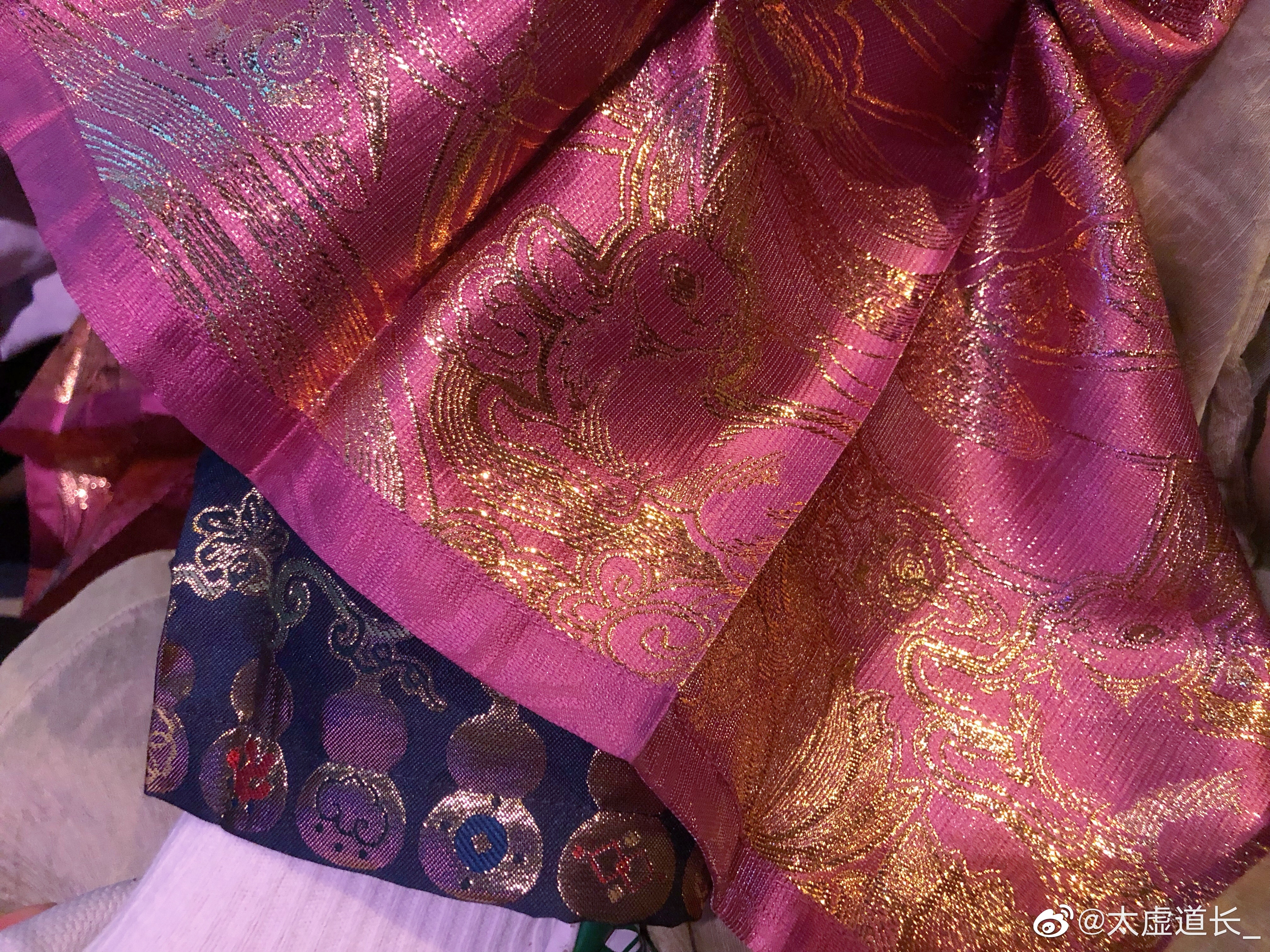日影中玲珑剔透：从《*瓶金**梅》里潘金莲的膝裤，探析晚明世风变化