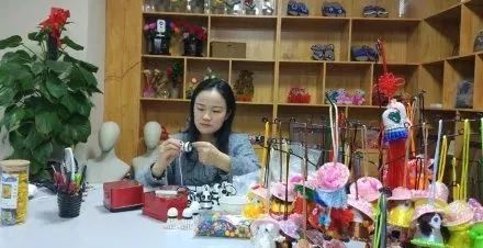 一地鸡毛事件完全视频,一地羽毛