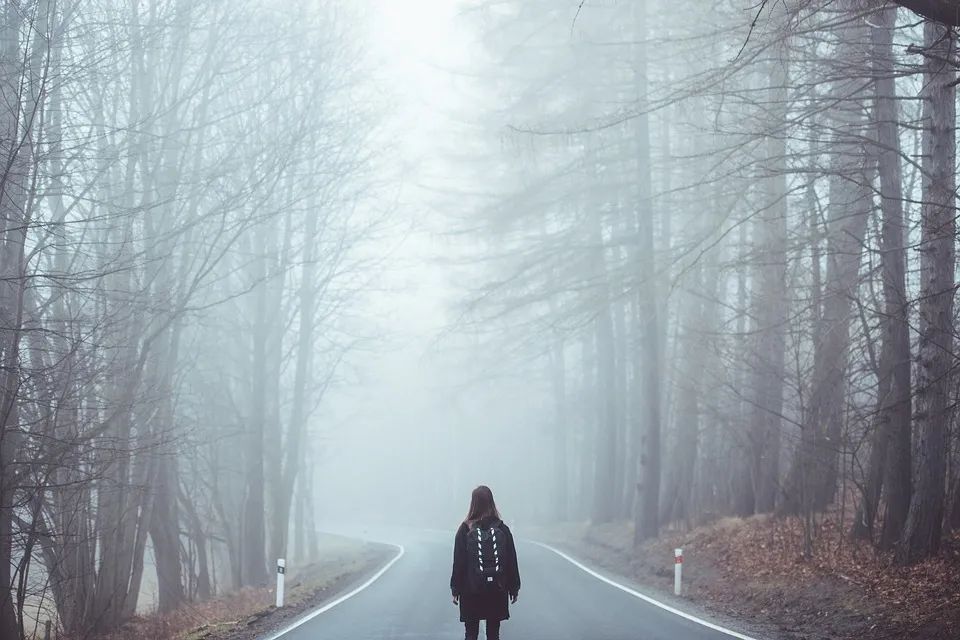 一个男人离婚了又失业了咋办,男人失业离婚人生跌入谷底怎么办