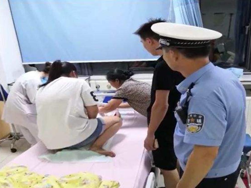 宝宝误食干燥剂的处理方法,宝宝误食了食品中的干燥剂