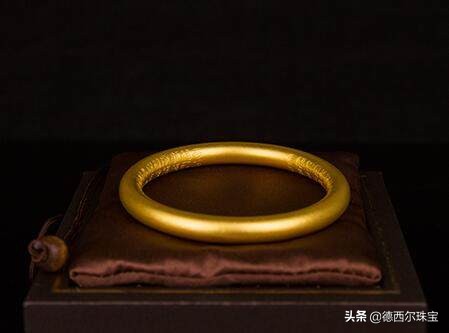 30到40岁的女人合适什么样的手镯,合适45岁女人的手镯