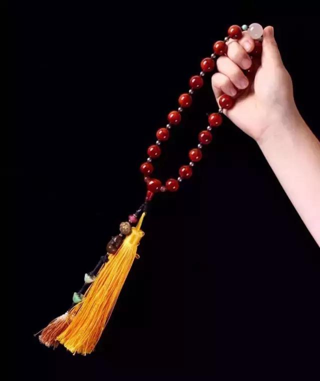 男人戴南红是不是娘,男生戴南红图文