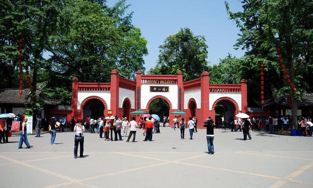 成都怎样去青城山都江堰,成都十大景点武侯祠