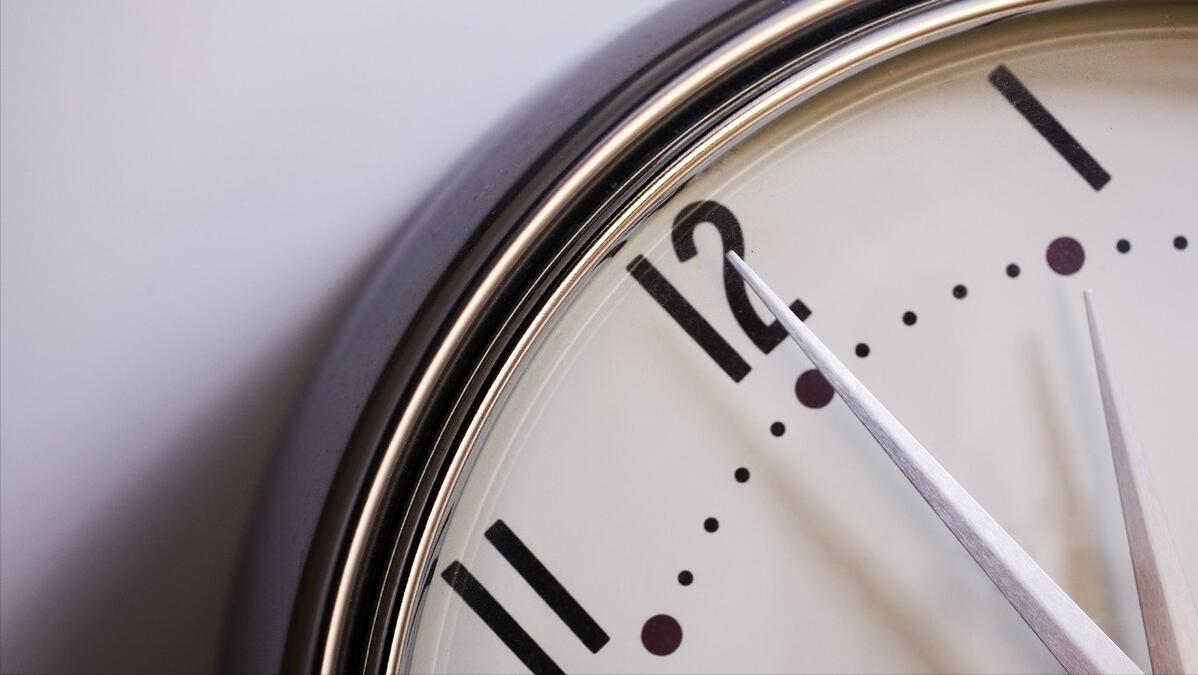 35岁的我，开水果摊年入30万，全靠不关心价格的年轻人