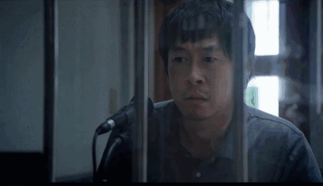 32岁恋童癖摄影师引诱14岁少女去他家，没想到少女这么对他......