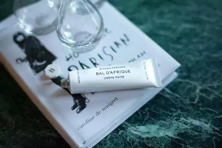 虽然脸蛋值千金，可别让双手出卖了你的生活状态