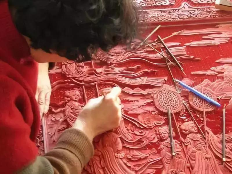 千涂万抹髹为底，刀走龙蛇出雕漆，用现代眼光鉴赏古老工艺！