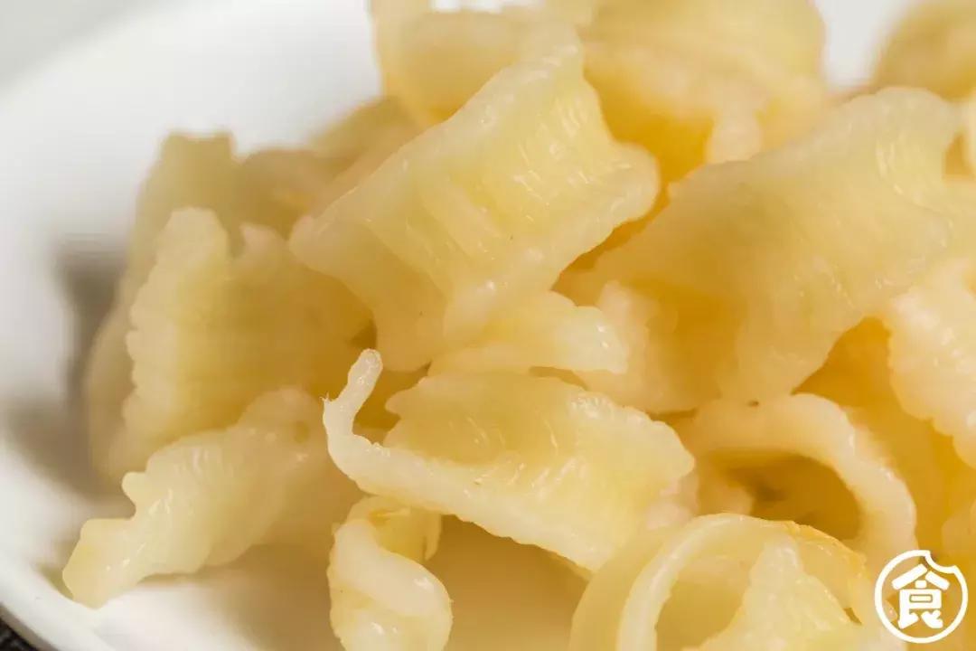 桥东爆出一锅「豪华花胶鸡」排队也要吃！还藏着一个海鲜市集