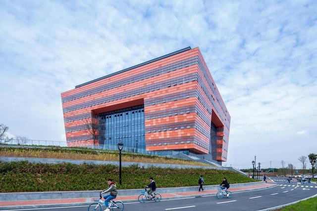 成都大学实力如何？网友：成都大学，学啥都成