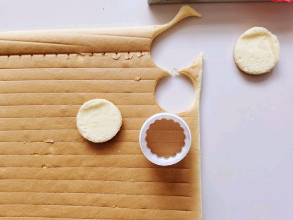 过年教大家制作草莓福袋，颜值高寓意好，孩子的最爱