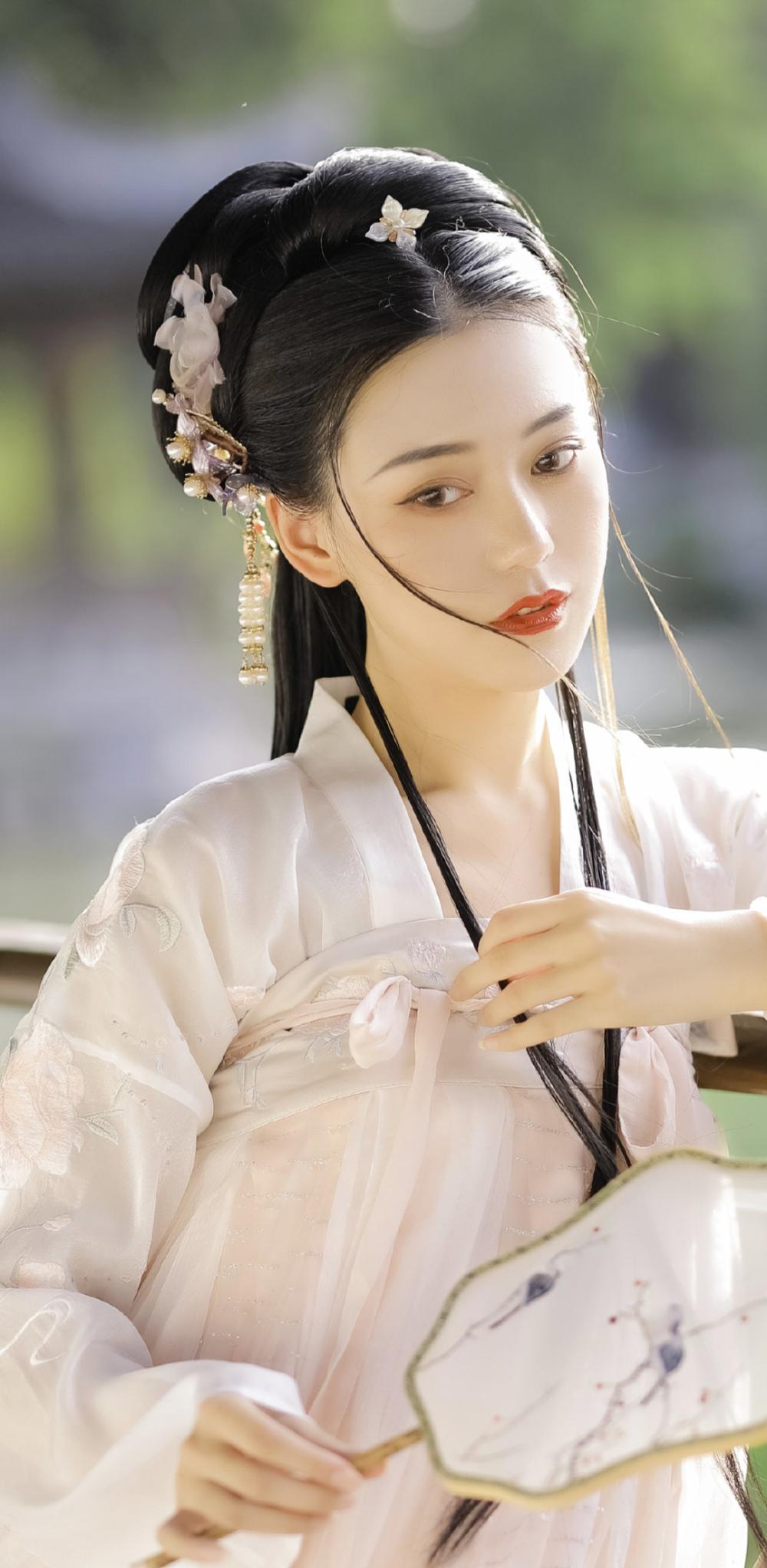 超简单的汉服发型保证能够学得会,合适汉服的发型无需发饰不是刘海