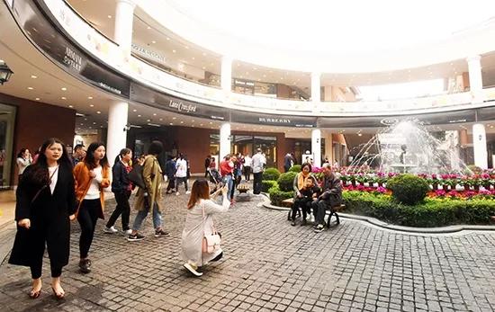 赛场上“血拼”，赛场外双流这些地方等你来shopping……