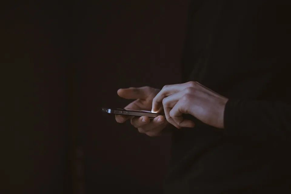 一个男人离婚了又失业了咋办,男人失业离婚人生跌入谷底怎么办