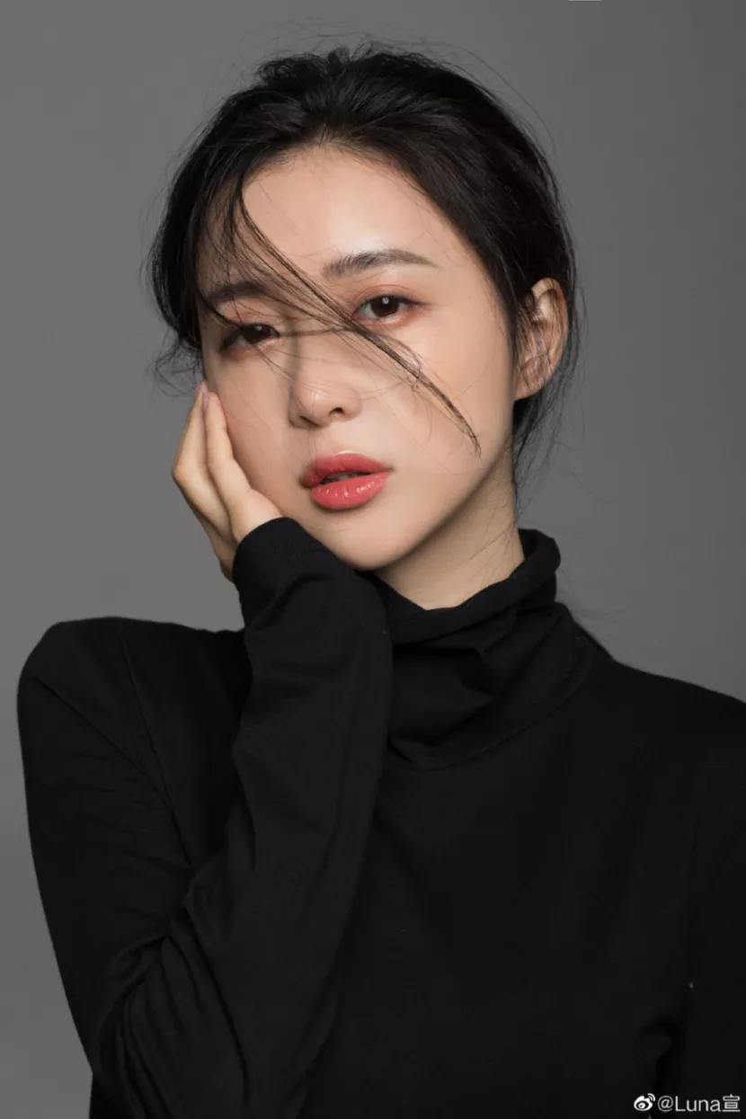 艾小羊：潘玮柏结婚，我更好奇新娘“土甜风”的衣品