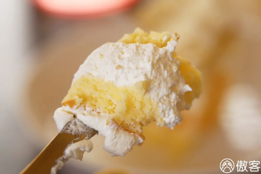 吃完了火遍全网的500㎡甜品店，我们一句话也“骂”不出来