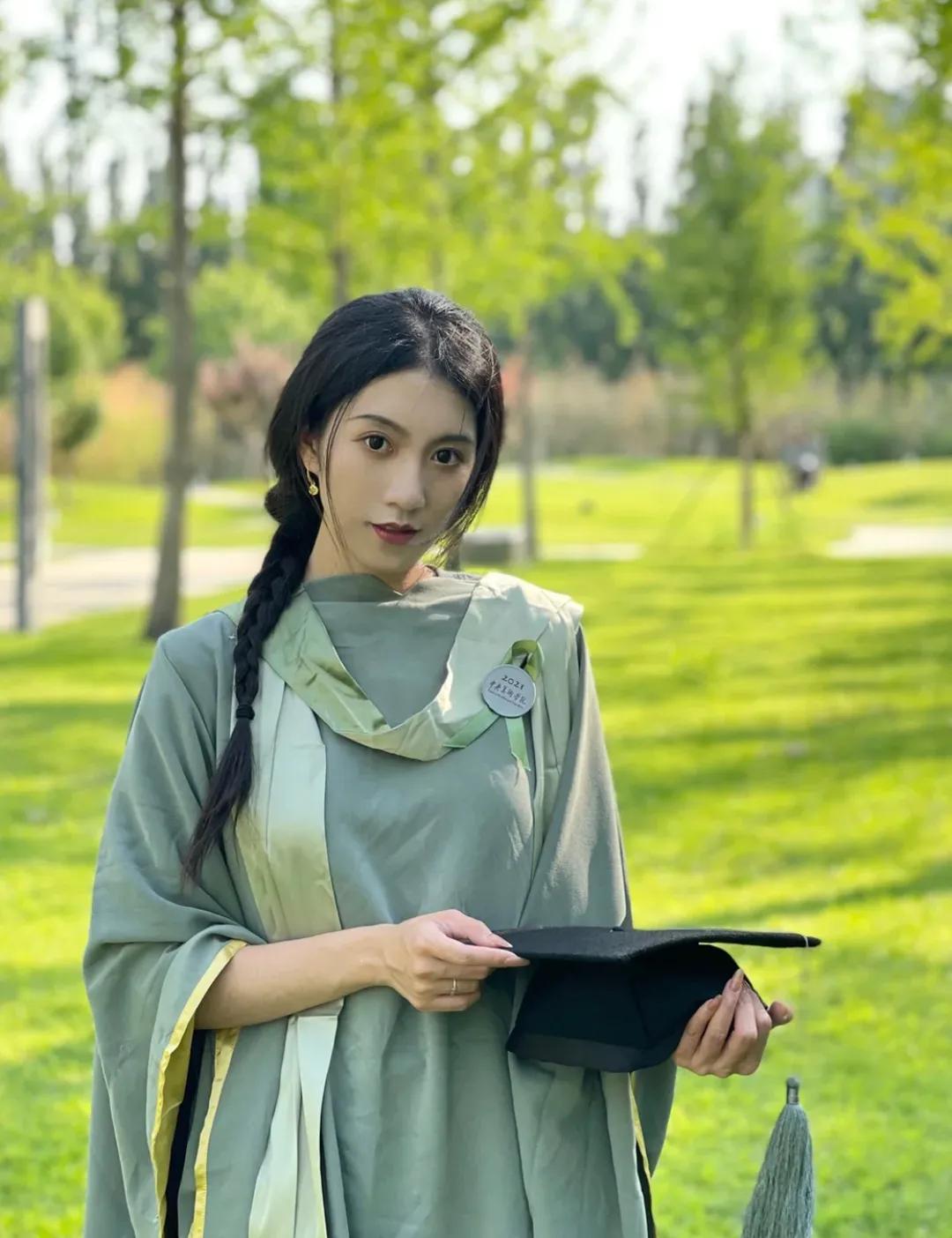 美院中国风学士服,九大美术学院学士服