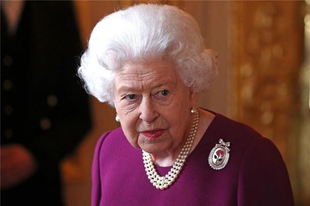 英国女王年轻时上过战场,英国女王差点中枪