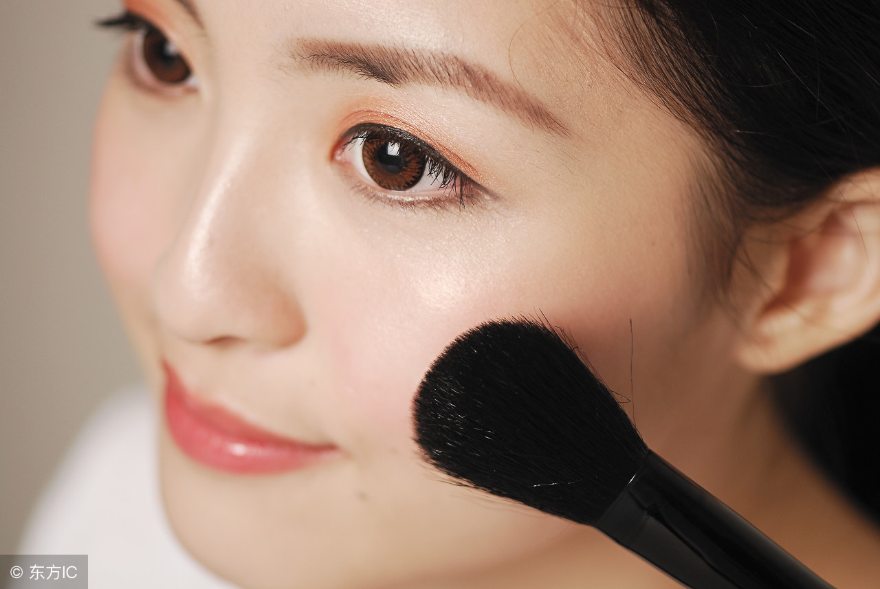 底妆怎么才能不浮粉教程,怎样打古装底妆服帖不浮粉