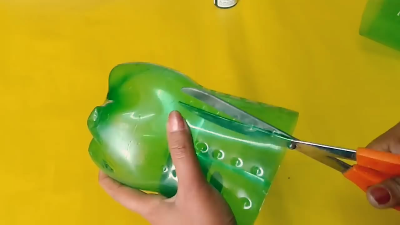 四年级变废为宝塑料瓶创意花篮,塑料瓶制作花篮的视频教程全集