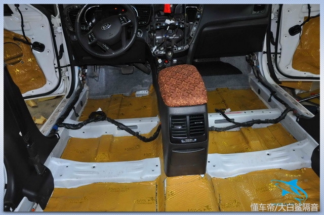 贵阳元音改汽车隔音改装起亚K5改装大白鲨金鲨隔音行家