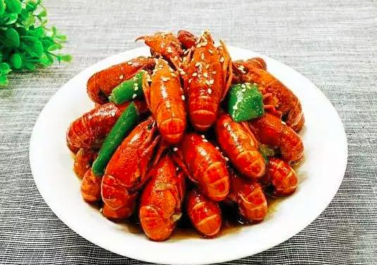 小龙虾清洗是用小苏打还是食用碱,餐饮店是如何大批量清洗小龙虾