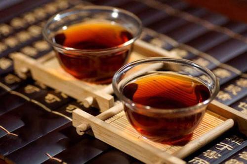 喝完酒第二天能够喝浓茶解酒吗,喝酒之前喝浓茶会有什么后果