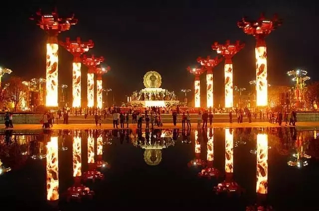 不用秉烛夜游的我们，有多幸运？