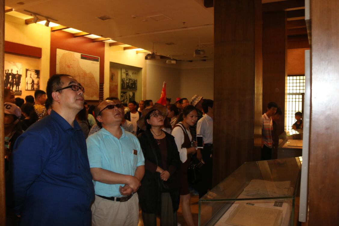 北京演艺专修学院*党**总支组织*党**员干部到西柏坡参观学习