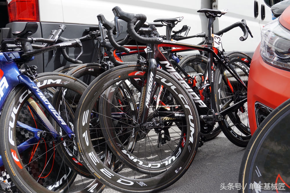 argon18明显今年设计费没给够，美利达依然保持了凌乱走线的风格