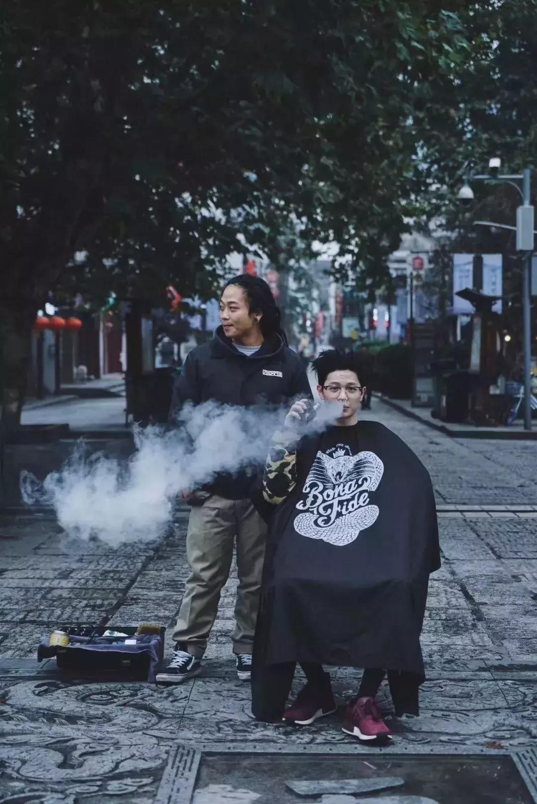 20分钟剪完一个男发算久吗,剪一个男发十五分钟