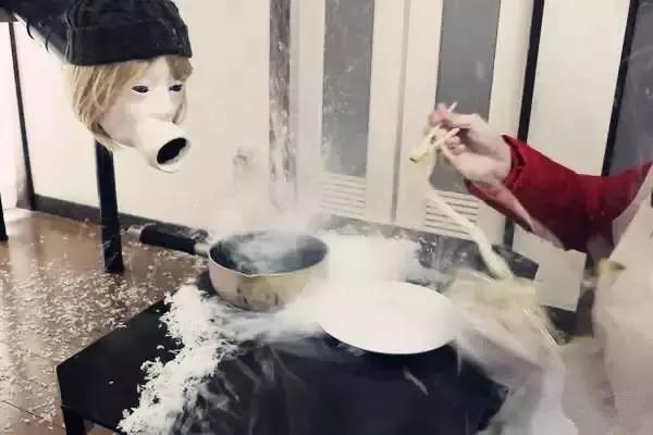 岛国真会玩——自制吹气娃娃，真是寂寞如雪啊！