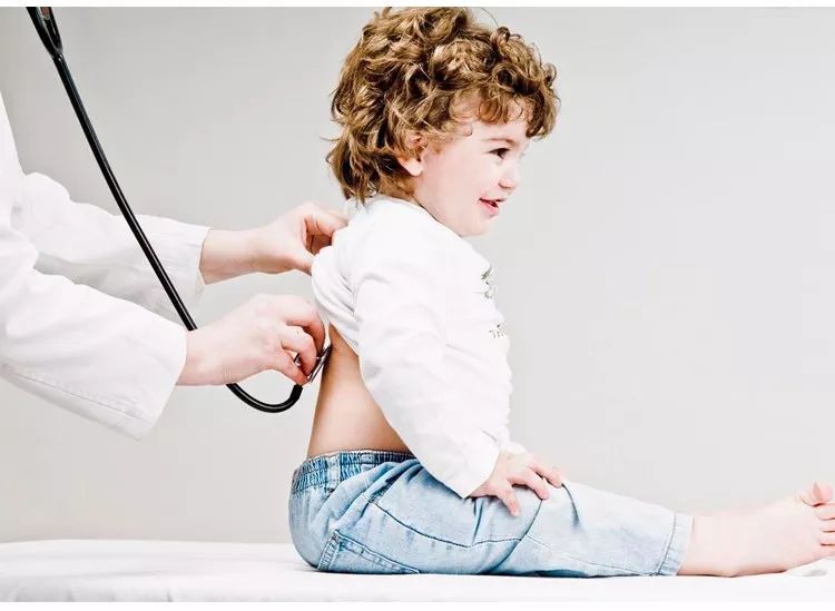 孩子睡着发烧，叫醒还是不叫醒？85%的父母这样选择！